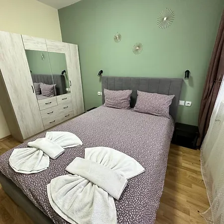 Pine Tree - Charming