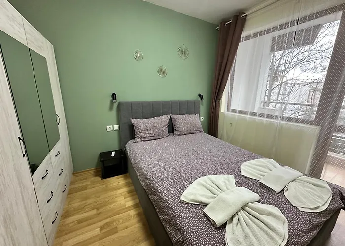 Pine Tree - Charming *