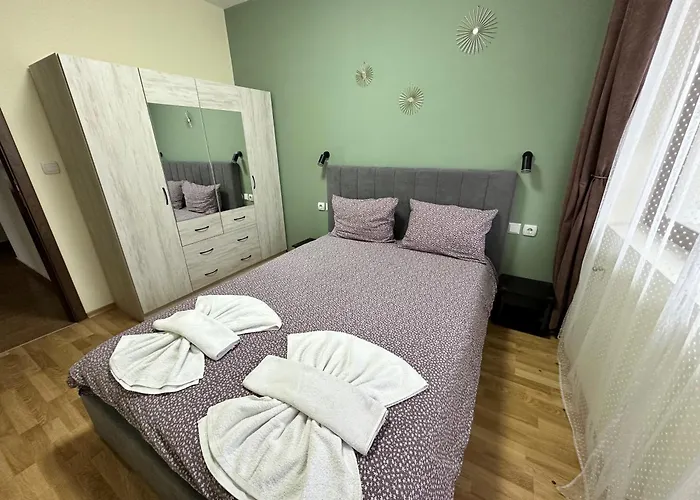 Pine Tree - Charming