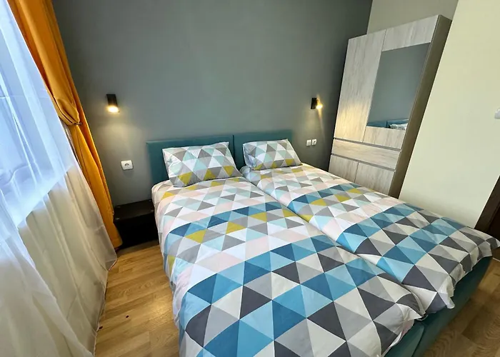 Pine Tree - Charming